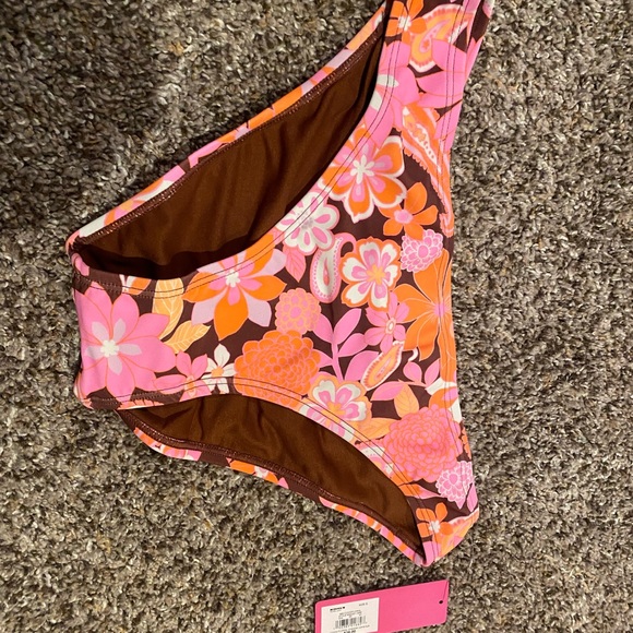 Juniors' Ninety-Nine Degrees° Cheeky Hipster Bottoms. Size small. - Picture 4 of 6